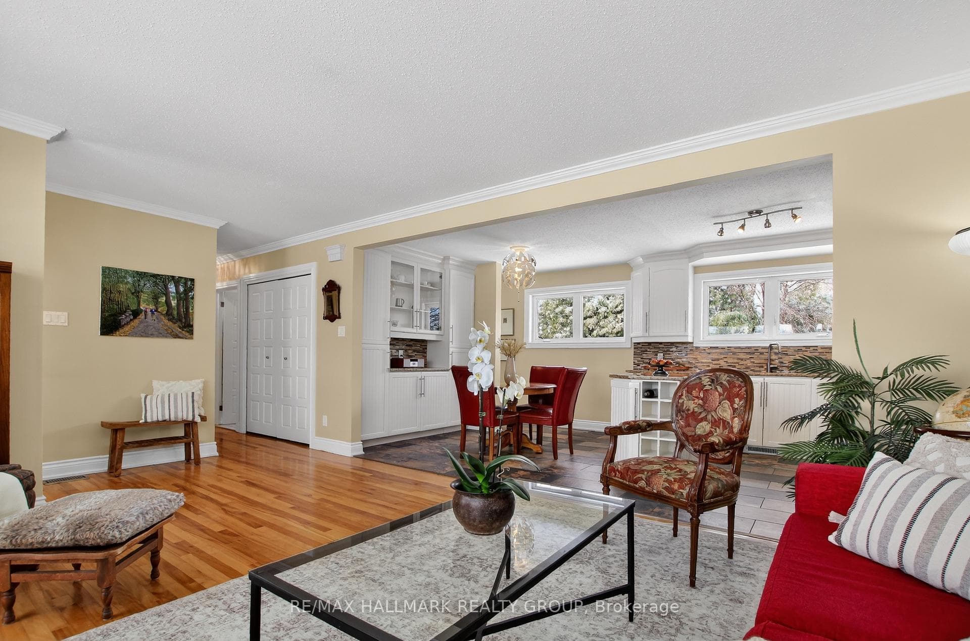 2401 Magnus Avenue photo 9