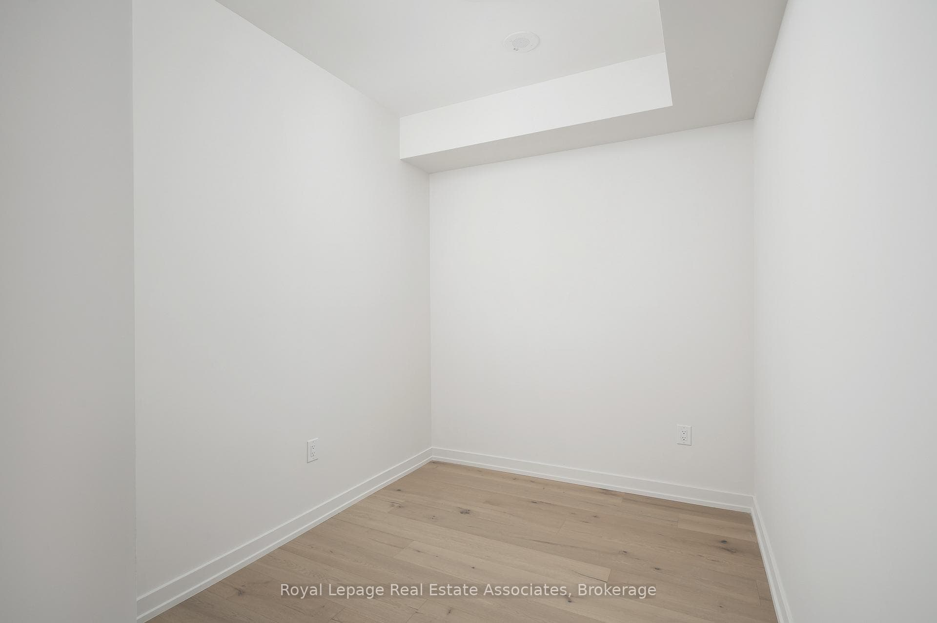 181 Sterling Road Unit 1105 photo 23