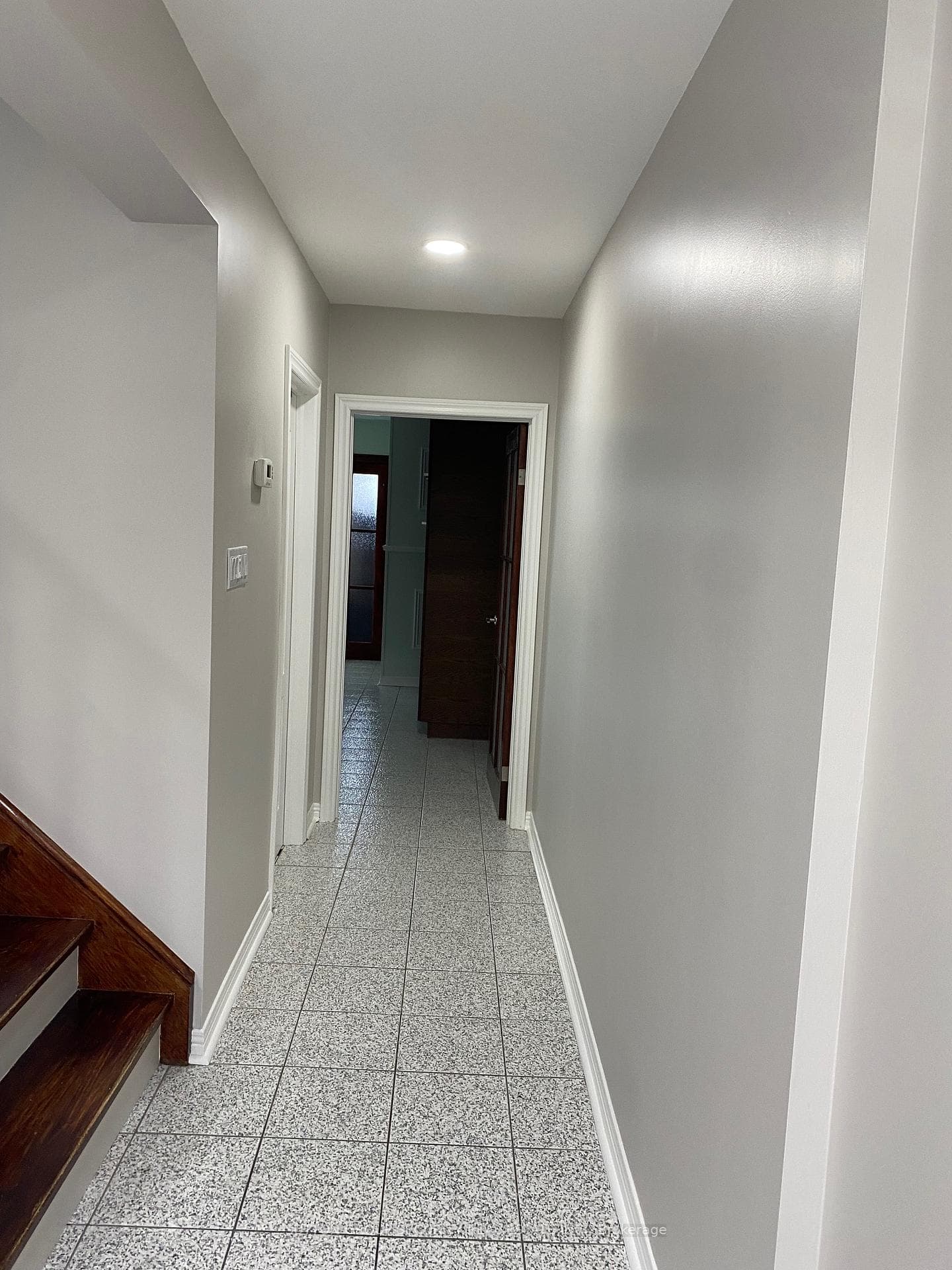 482 Westmount Avenue photo 22