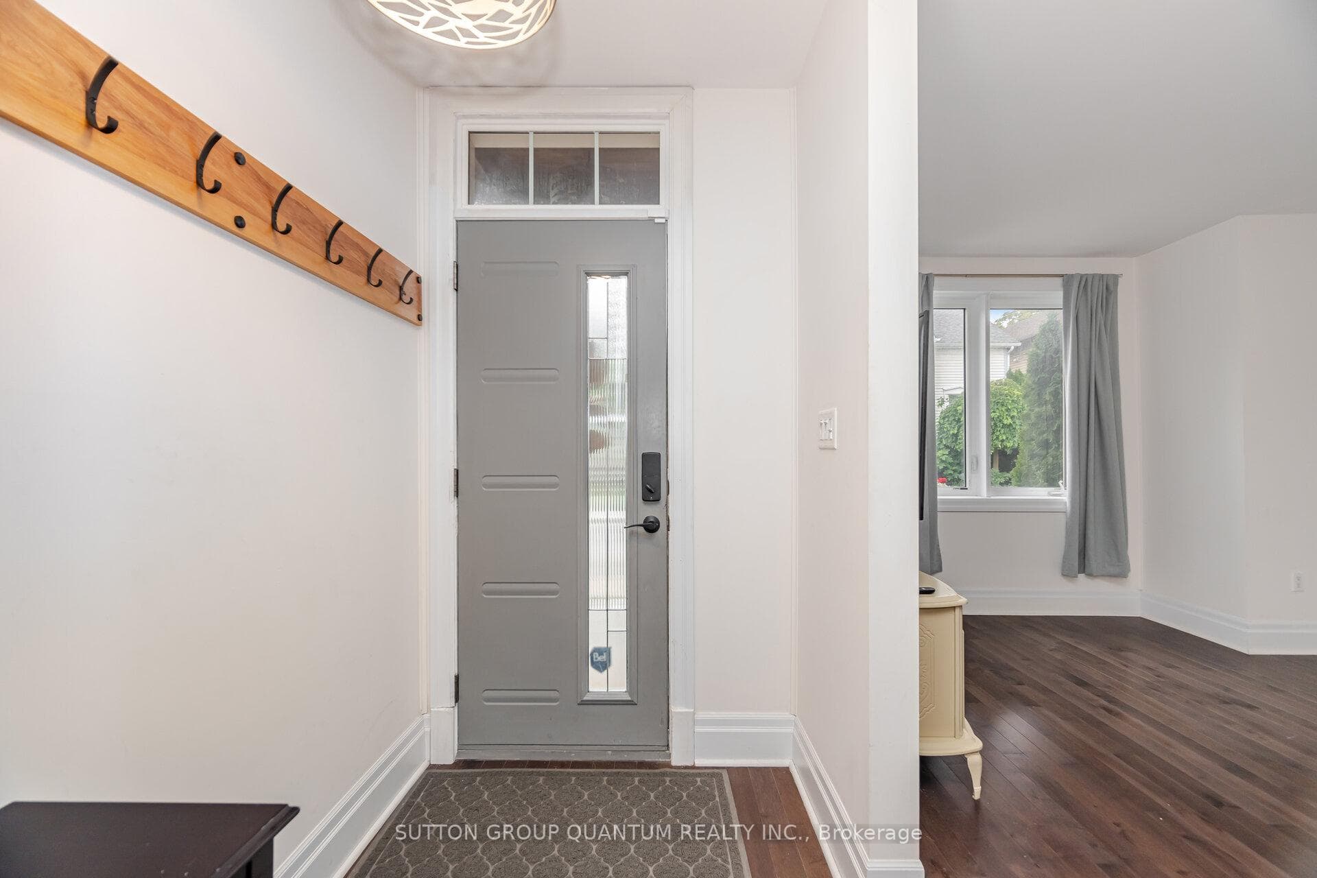 43 Woodbine Crescent photo 5