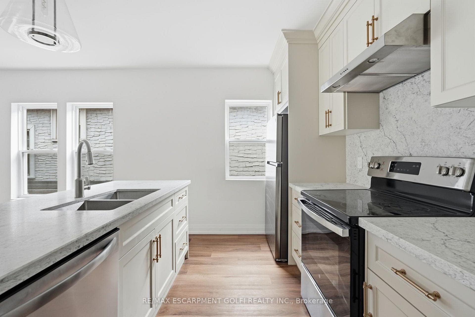 4876 Simcoe Street Unit 3 photo 9
