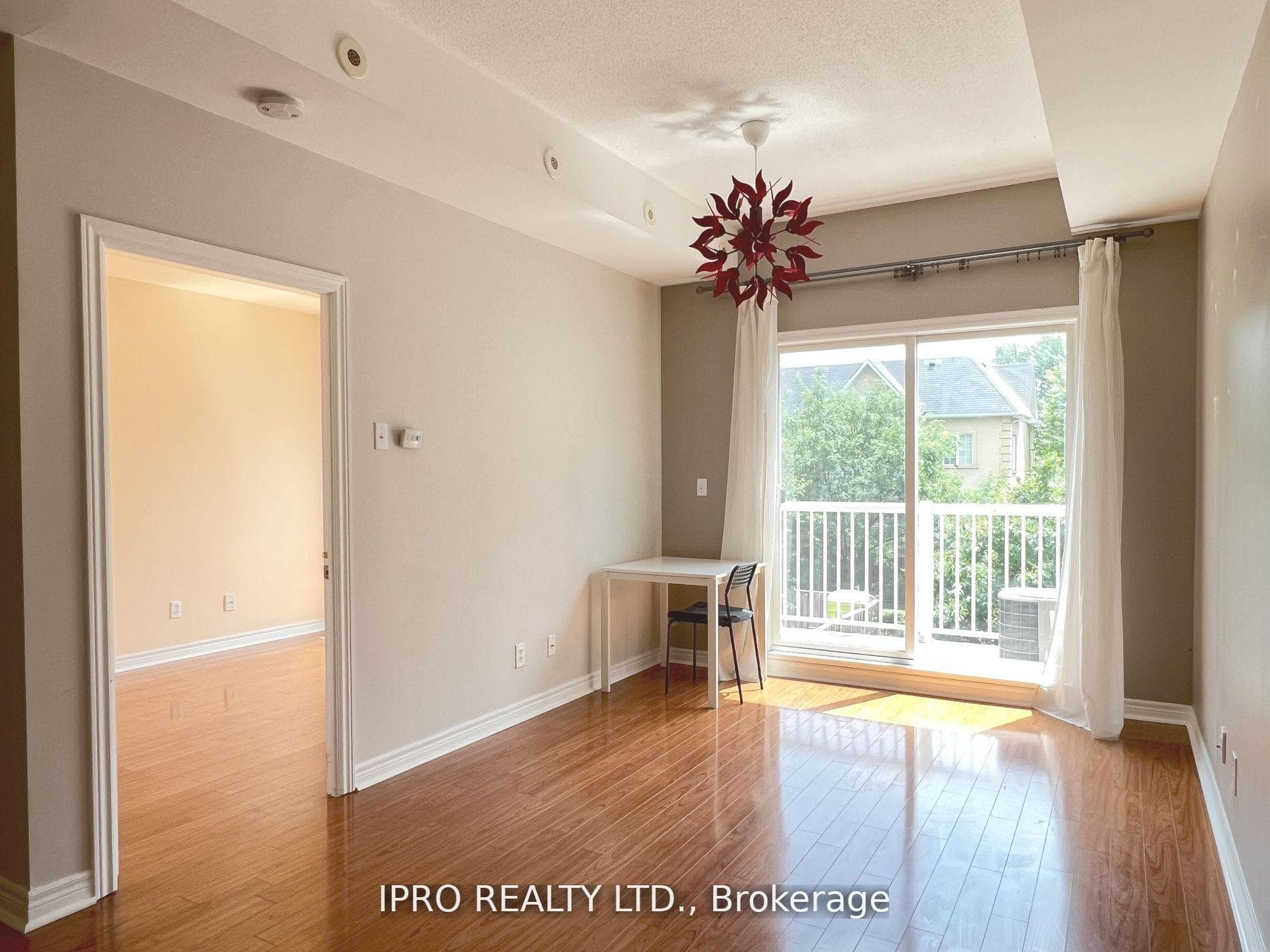 207 Wellesley Street Unit 210 photo 9