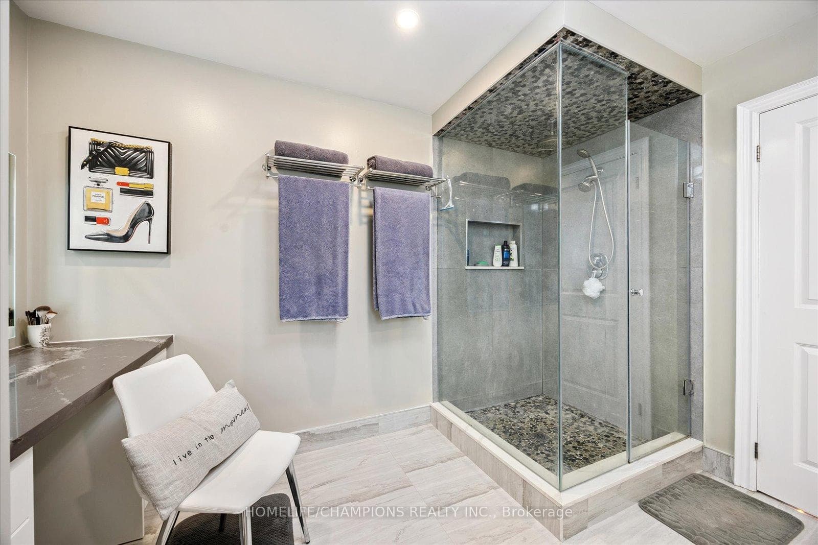 1612 Sandhurst Crescent photo 27