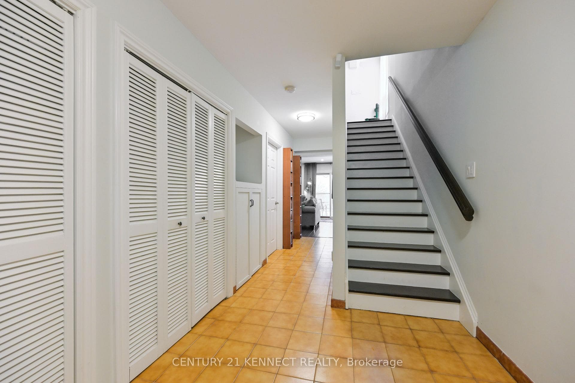 115 Rosemount Avenue photo 14