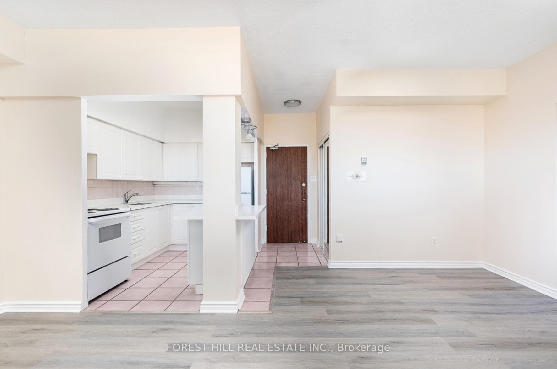 34 Walmer Road Unit 705 photo 2