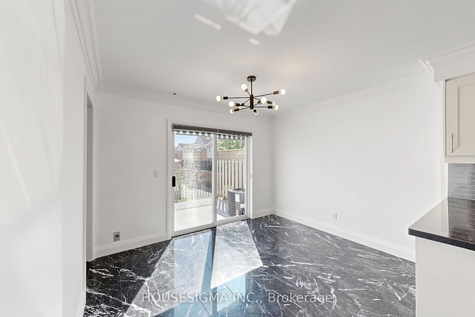 83 Mondeo Drive Unit 220 photo 14