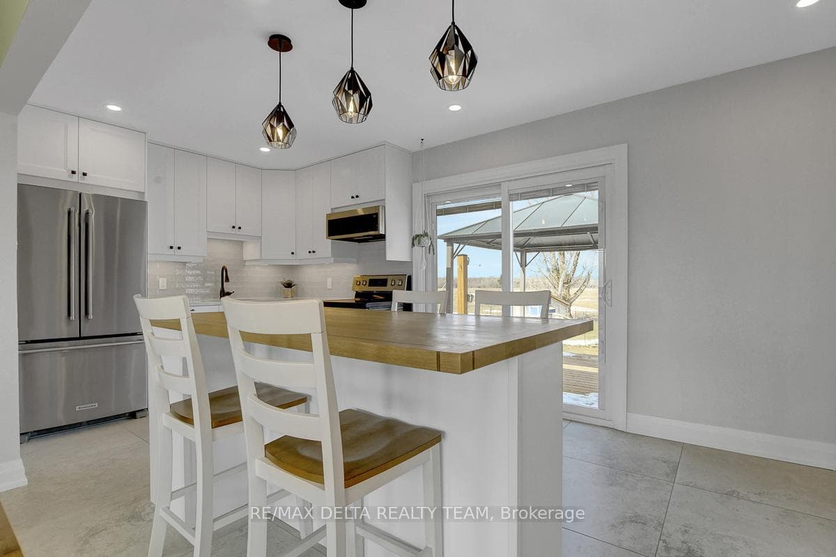 6591 Russell Road photo 10