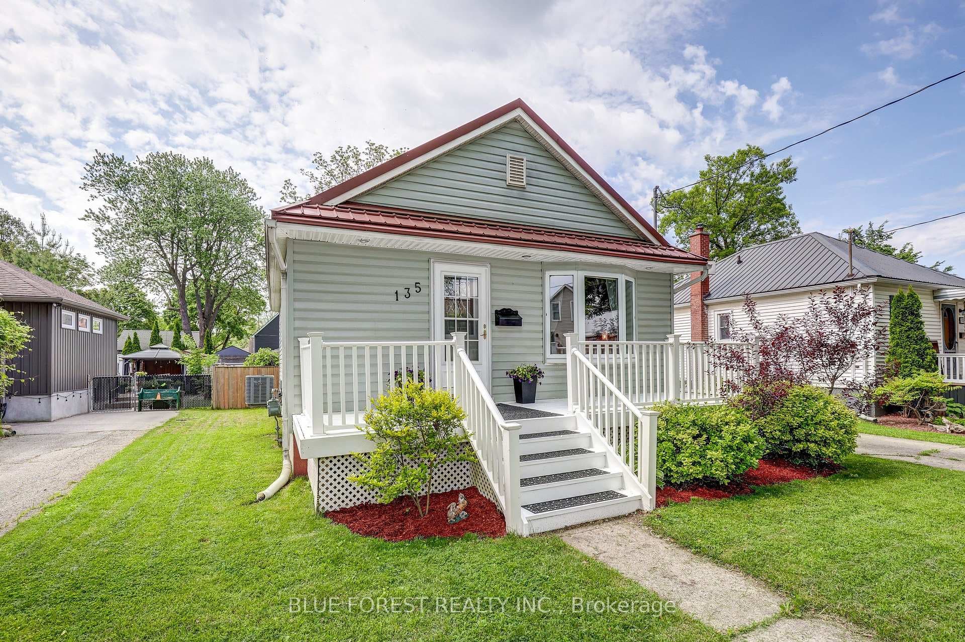 135 Erie Street photo 2