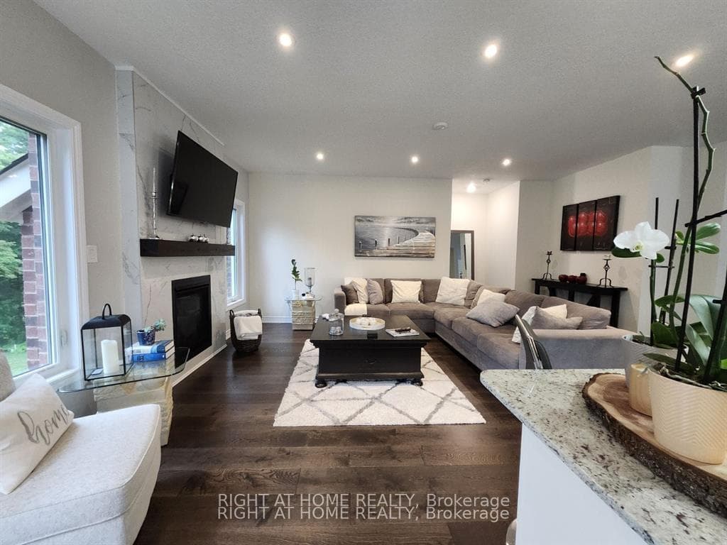 84 Diamond Valley Drive photo 12