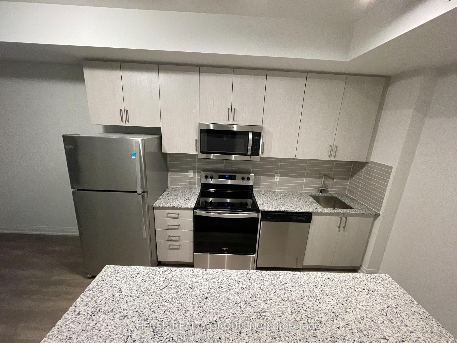10 Meadowglen Place Unit 910 photo 8