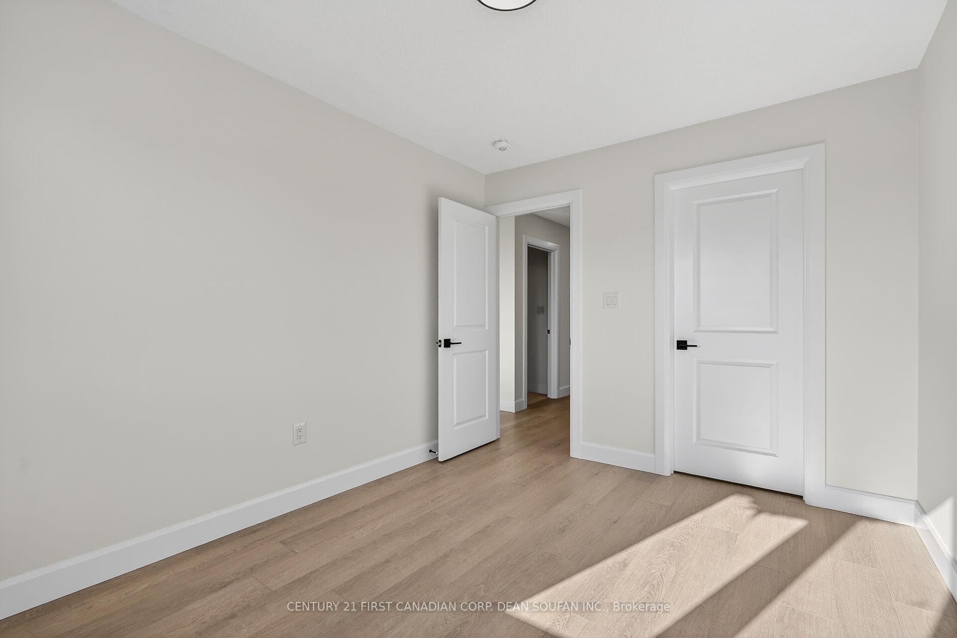 845 Catalpa Square photo 33