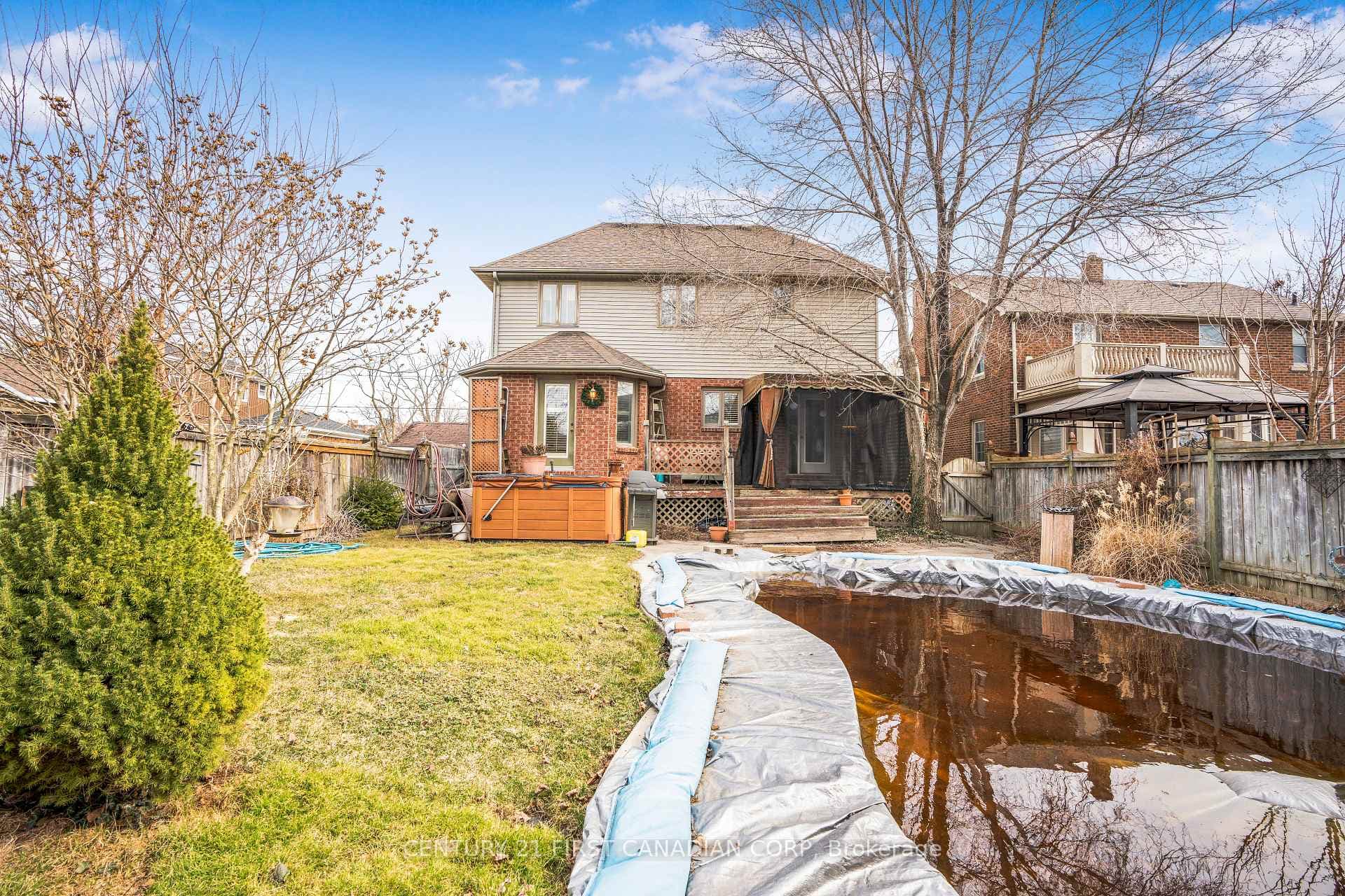 12 Phyllis Avenue photo 43