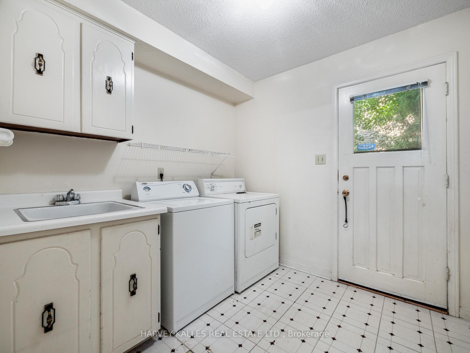 63 Willowbrook Road photo 35