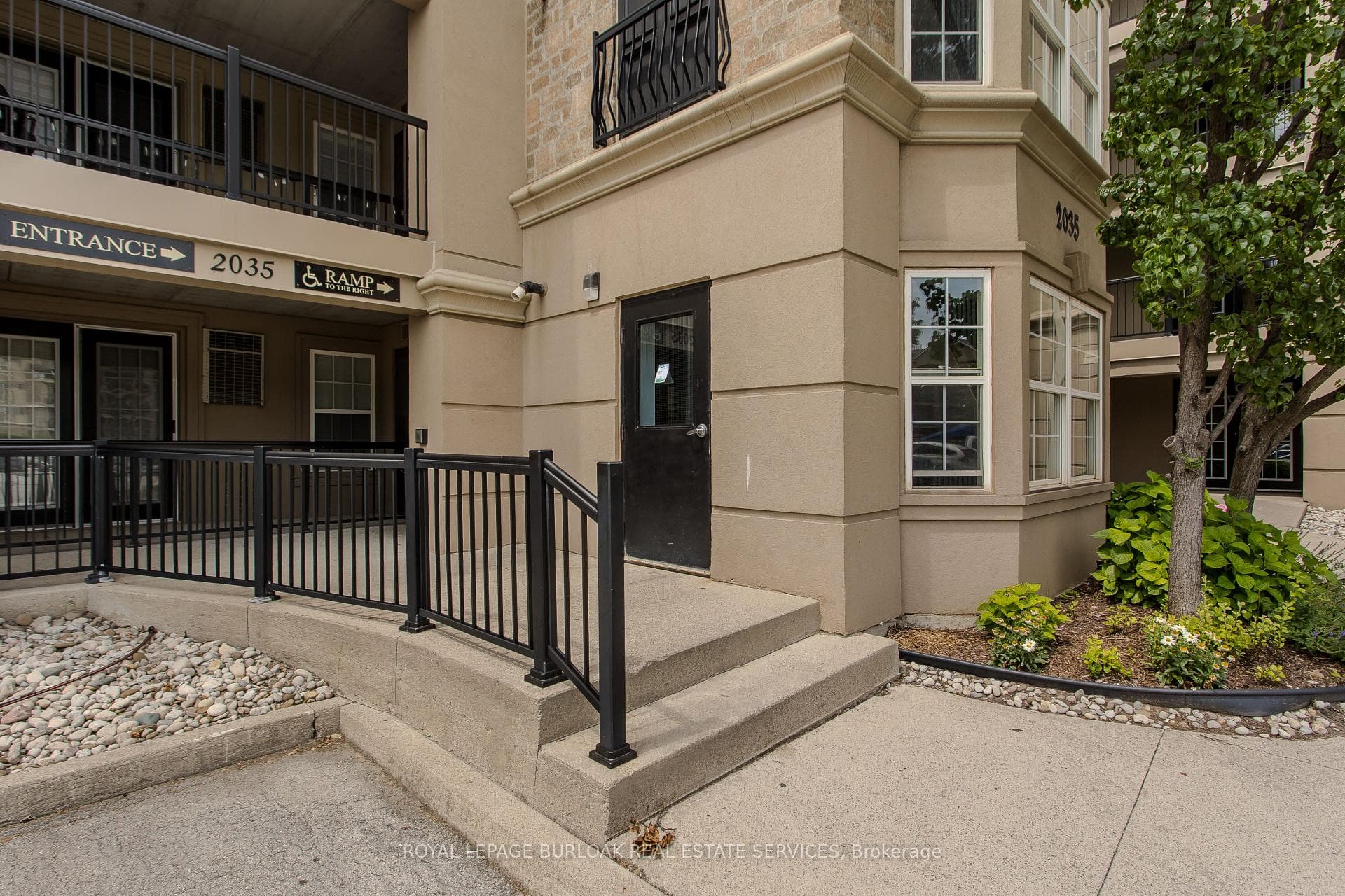2035 Appleby Line Unit 101 photo 25