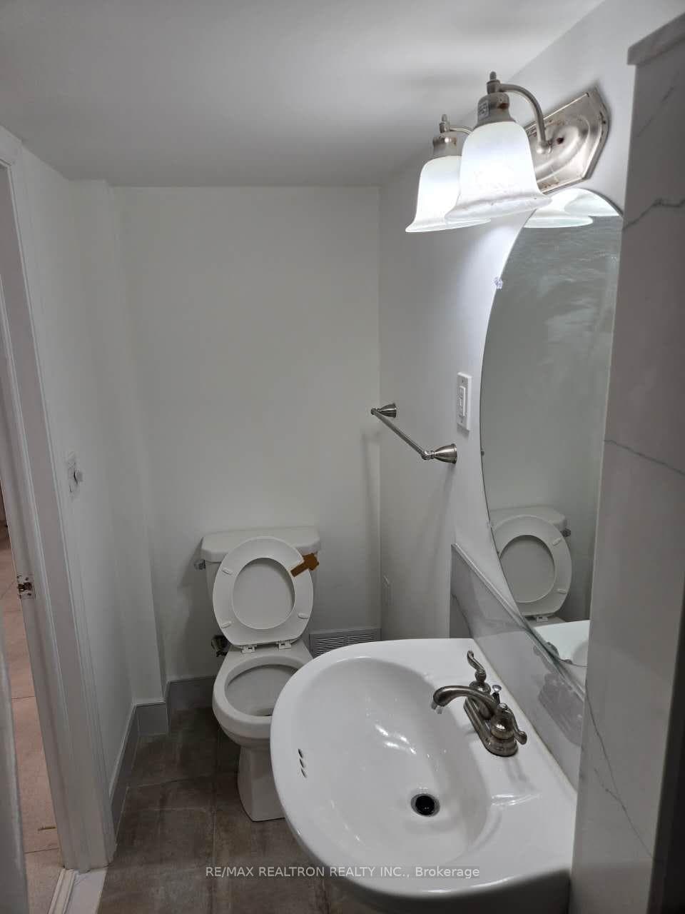 38 Collingsbrook Boulevard Unit Basement Unit 3 photo 3