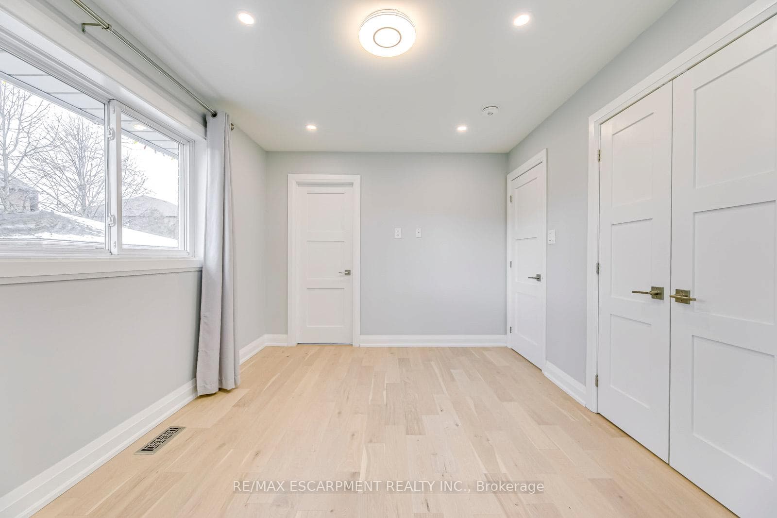 198 Fairfax Place photo 19