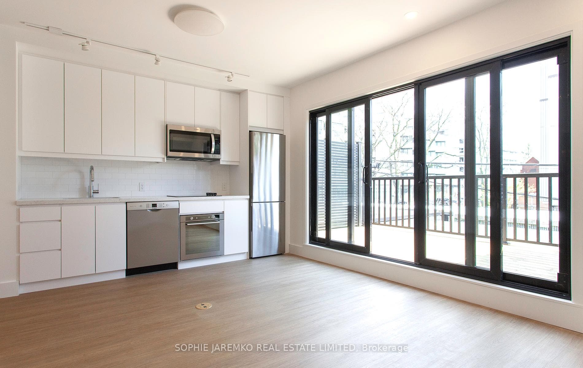 415 Roncesvalles Avenue Unit 3 photo 1