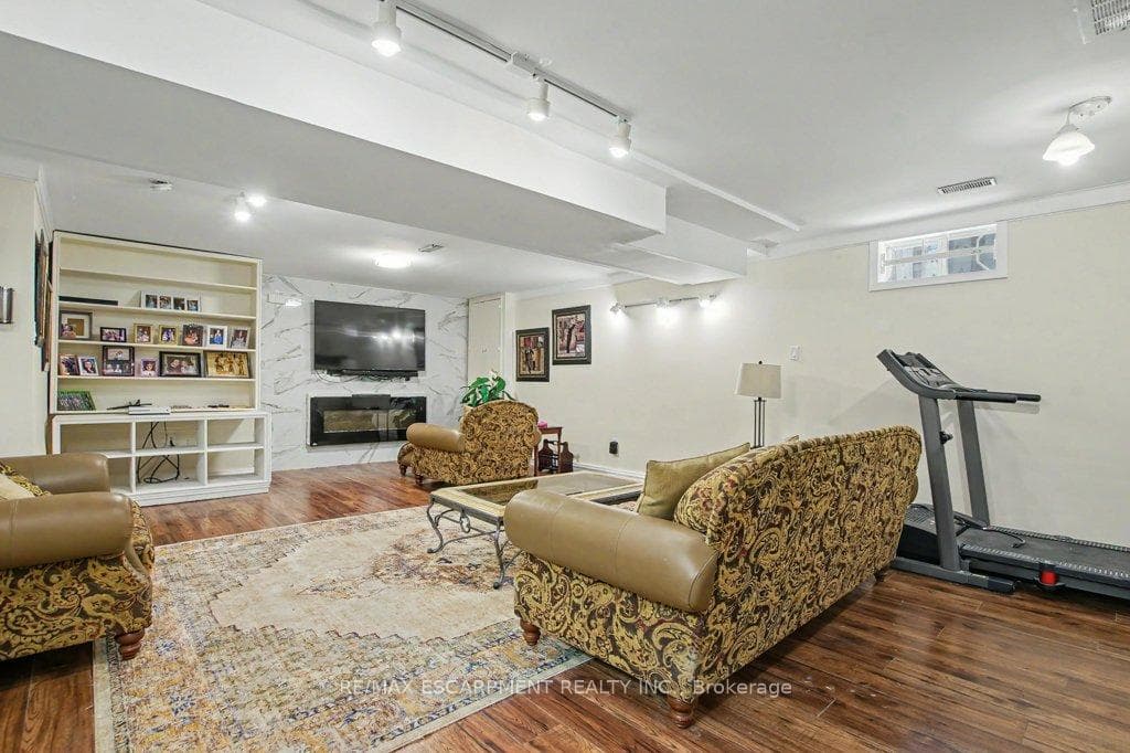 6 Theodore Drive photo 28