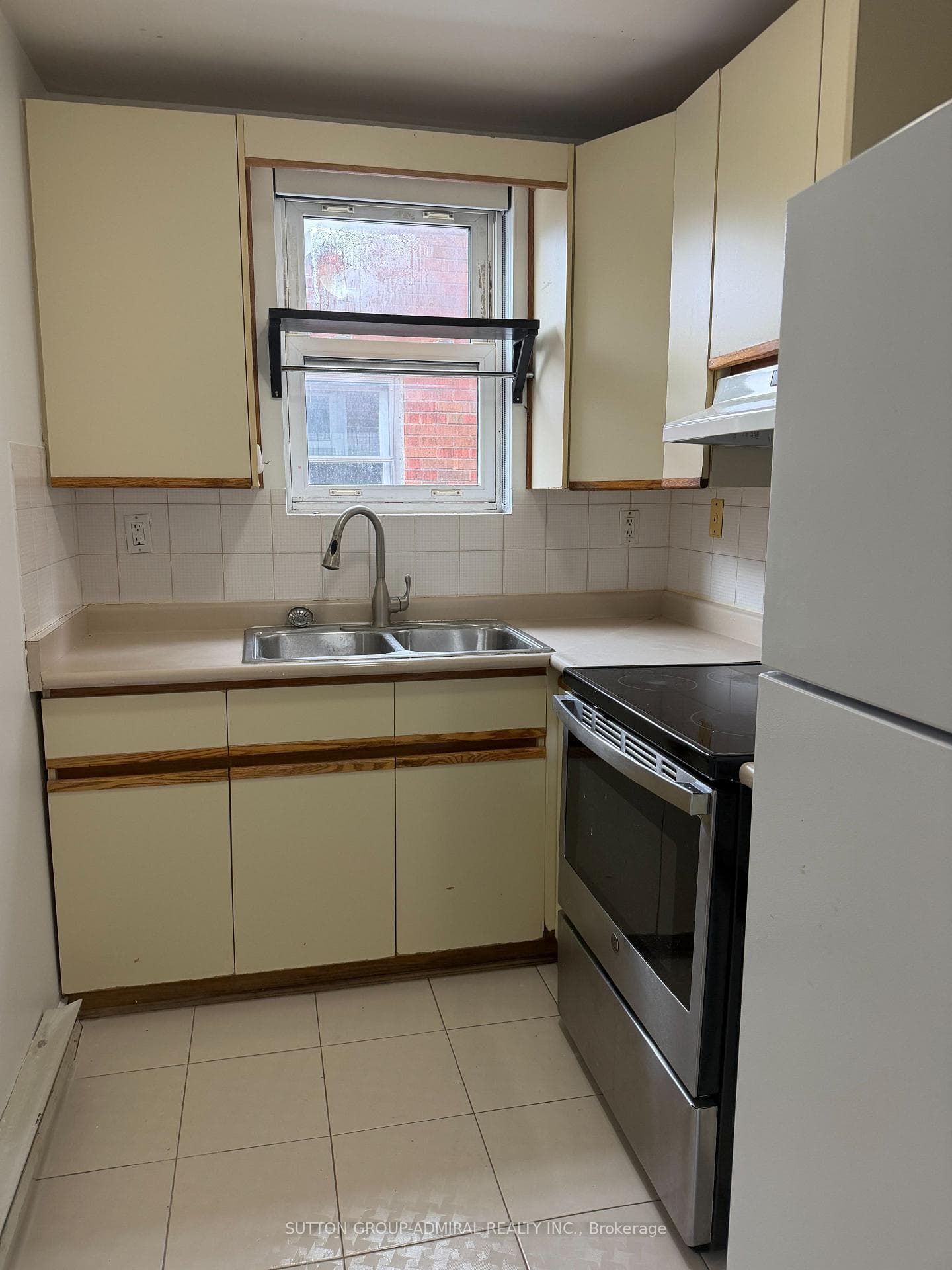 1190 Avenue Road Unit 2 photo 4