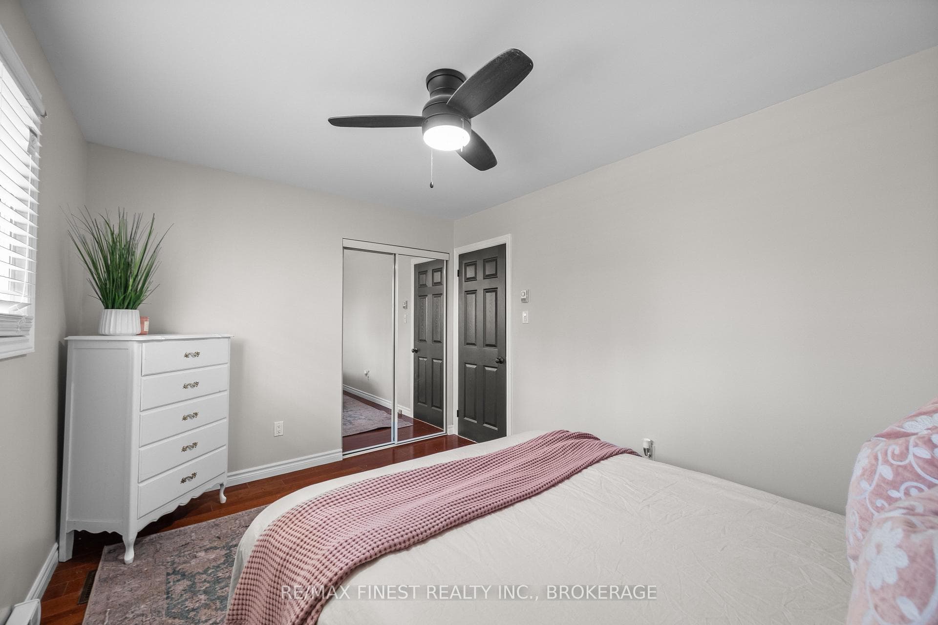 207 Meadow Crescent photo 43