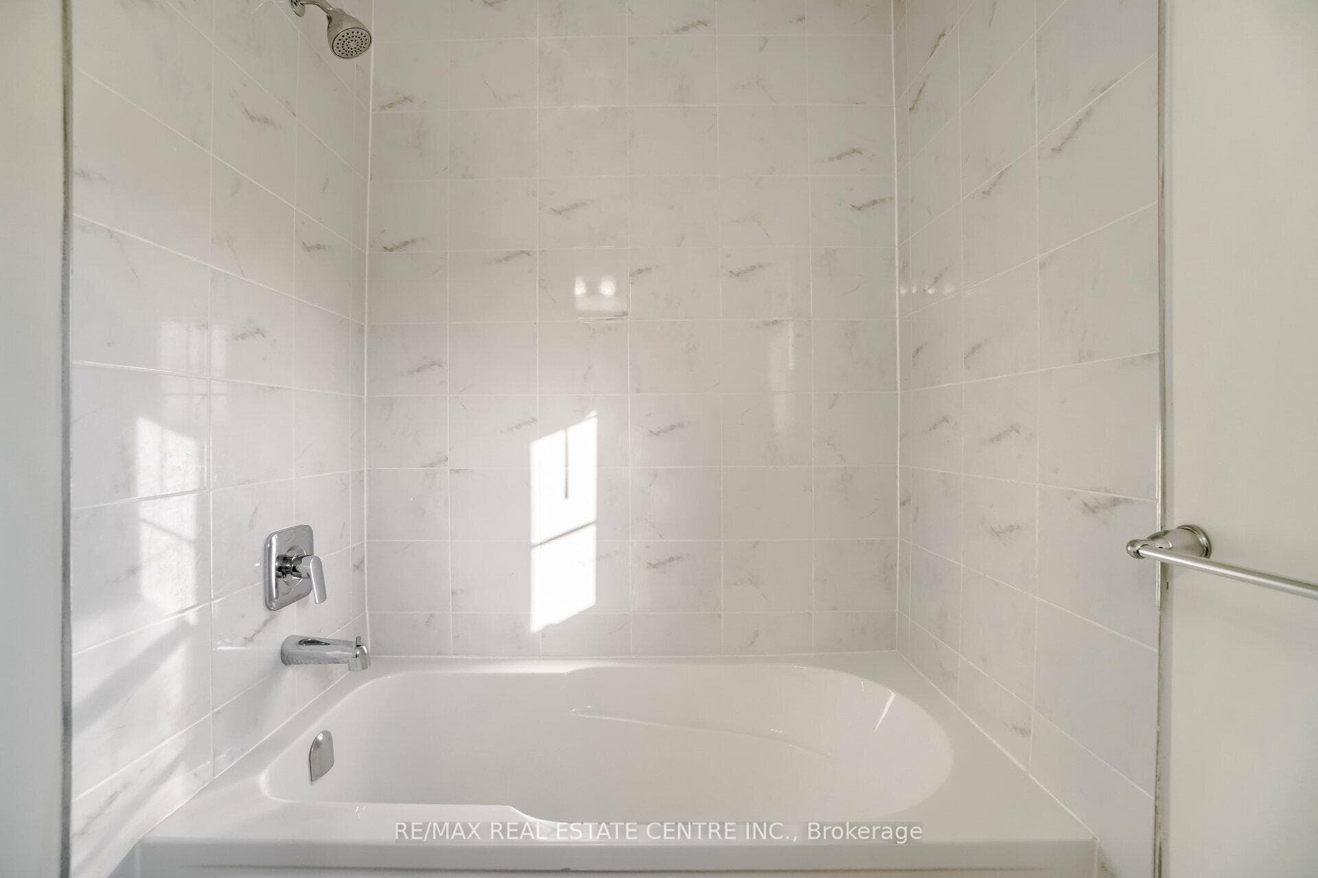 875 Sumac Crescent photo 37