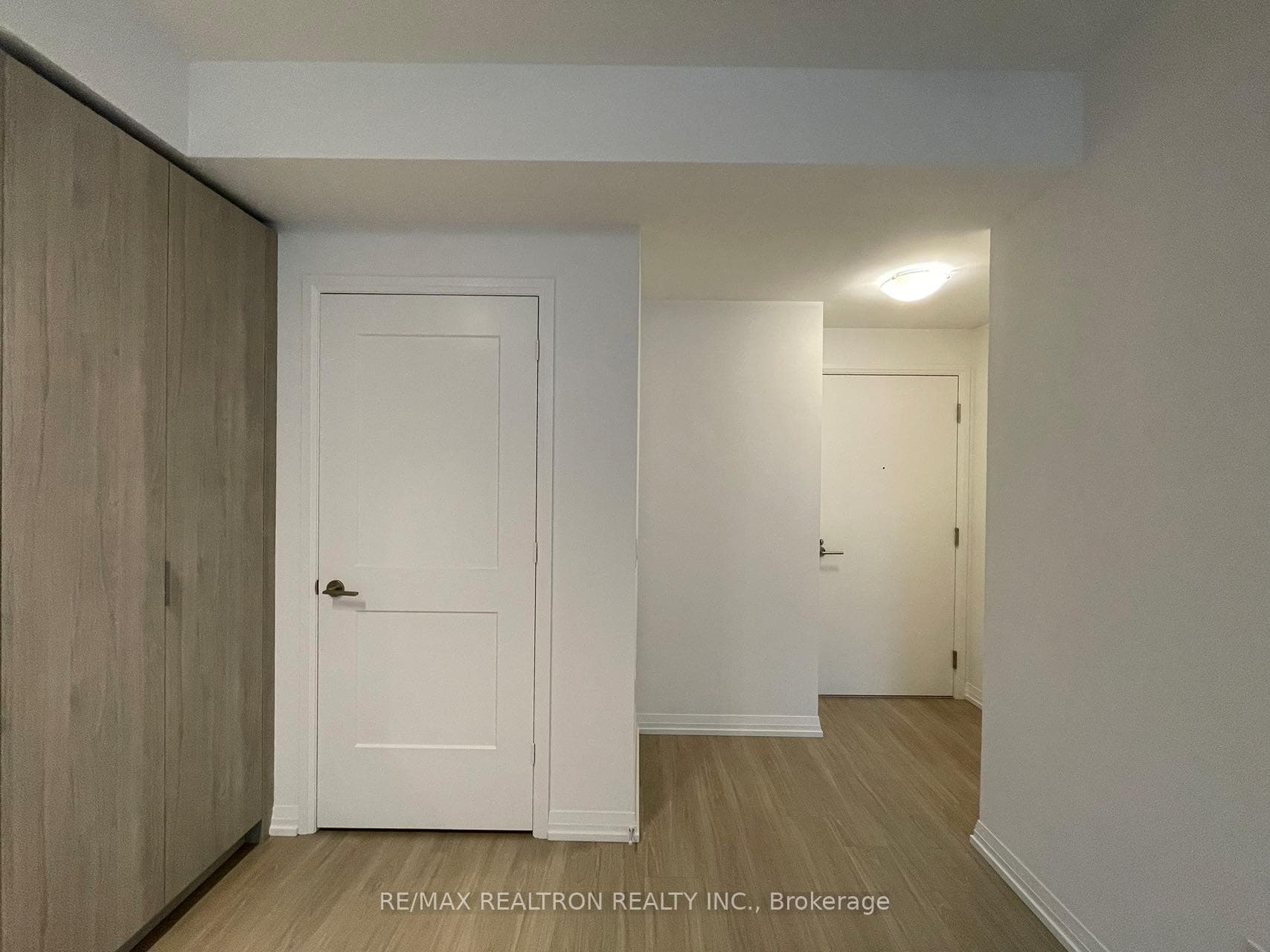 8 Widmer Street Unit 807 photo 6