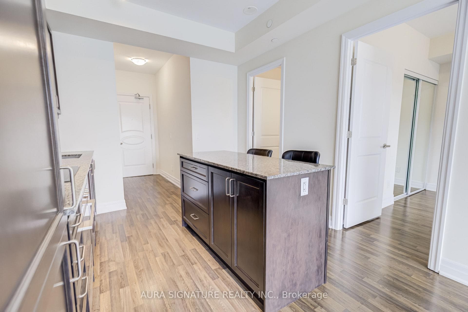 9085 Jane Street Unit 1607 photo 14