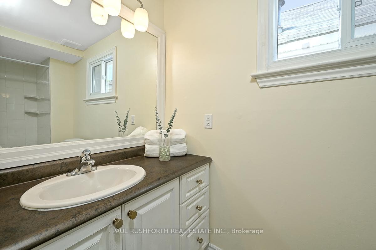 Unit A- 4 Piece Bathroom