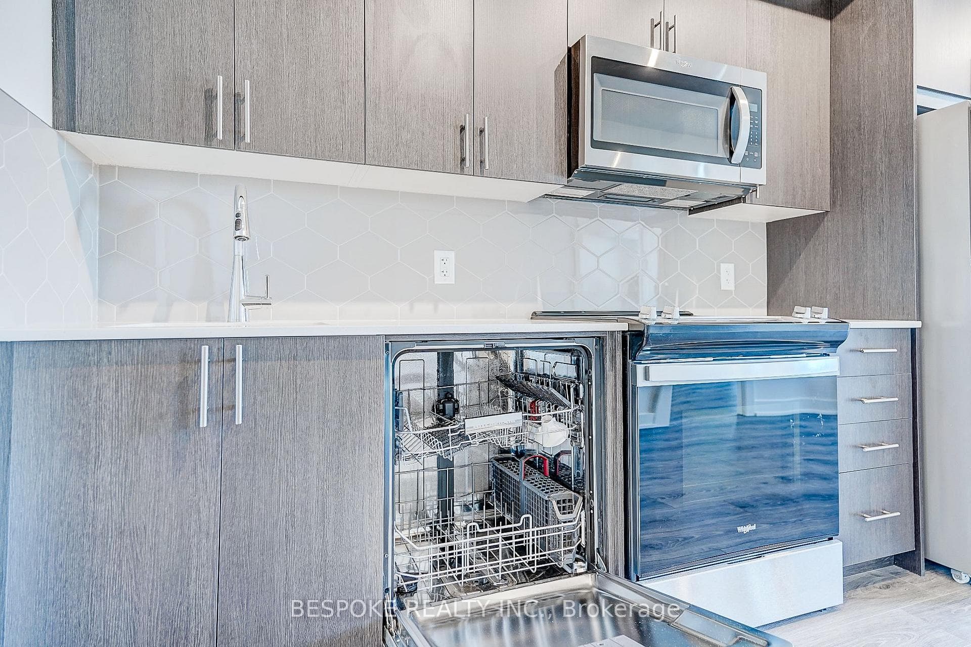 2545 Simcoe Street Unit 704 photo 9