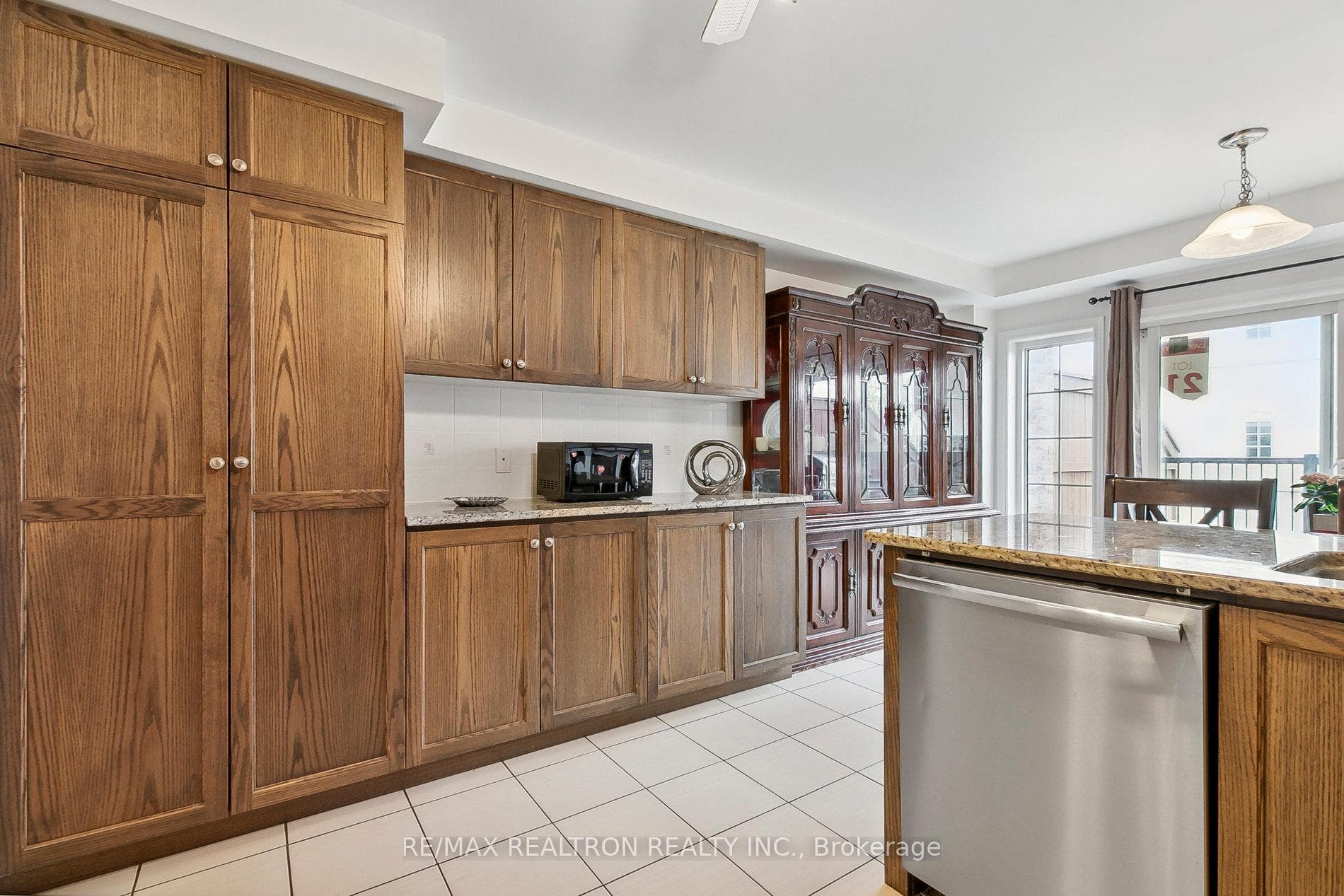 3644A St Clair Avenue photo 9