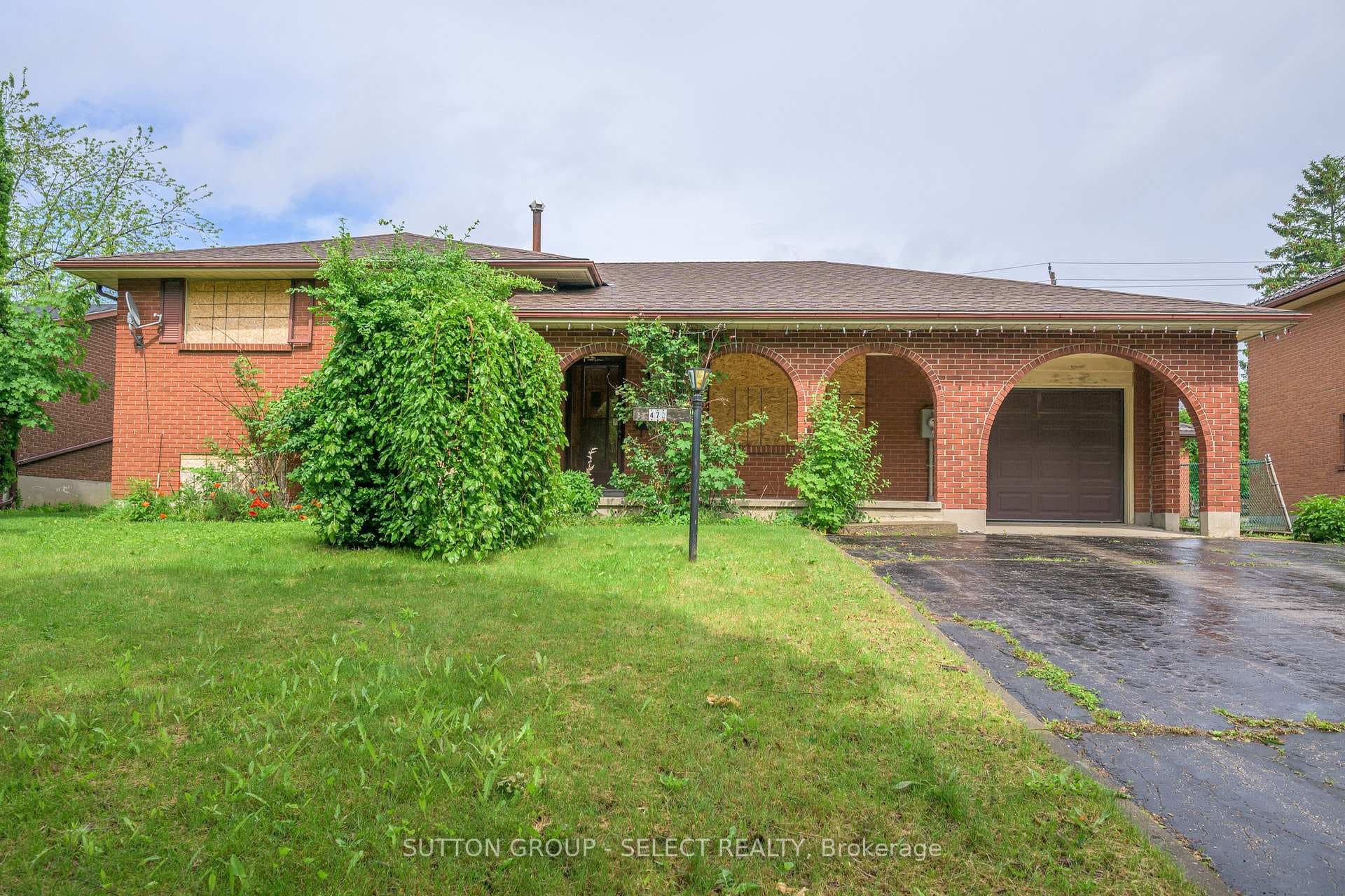 472 Three Valleys Crescent photo 3