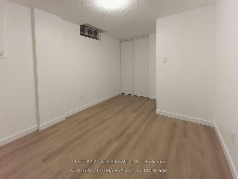 76 Carisbrooke Square photo 34