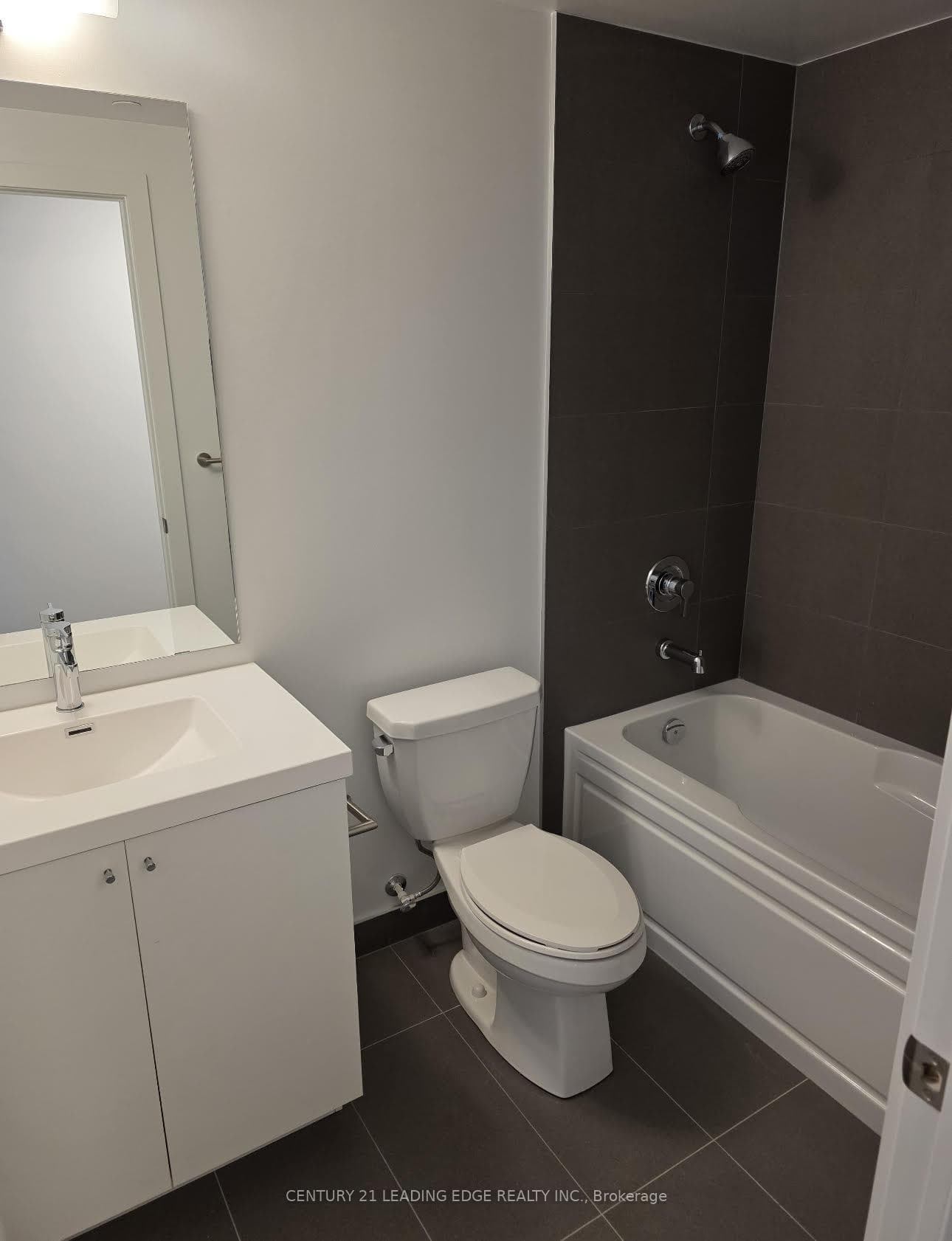 2545 Simcoe Street Unit 502 photo 7