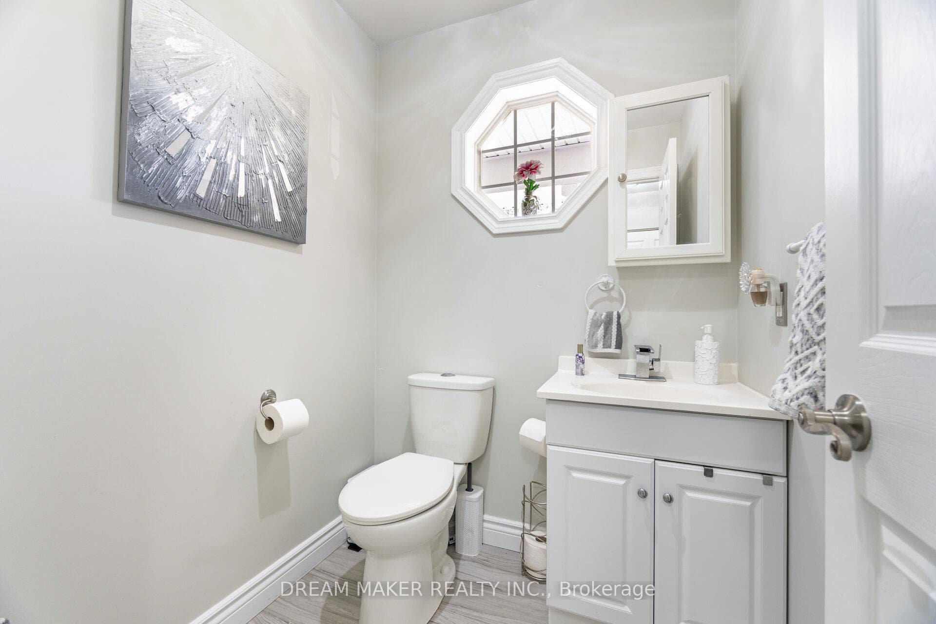 756 Third Avenue photo 23