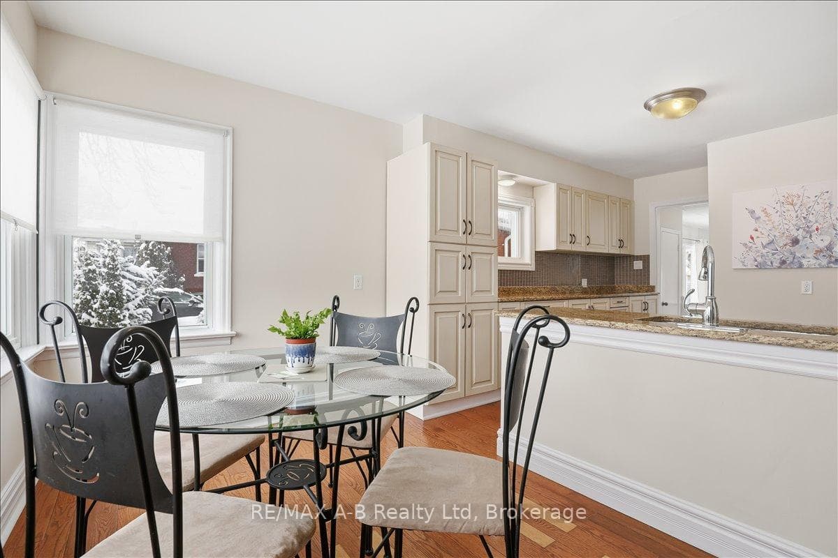 296 Huron Street photo 11