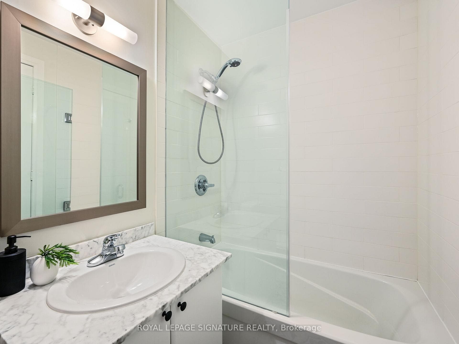 2191 Yonge Street Unit 3502 photo 19