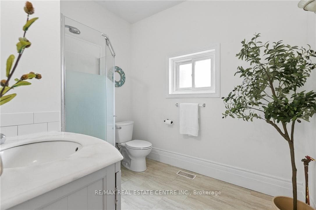 819 Devonshire Avenue photo 12