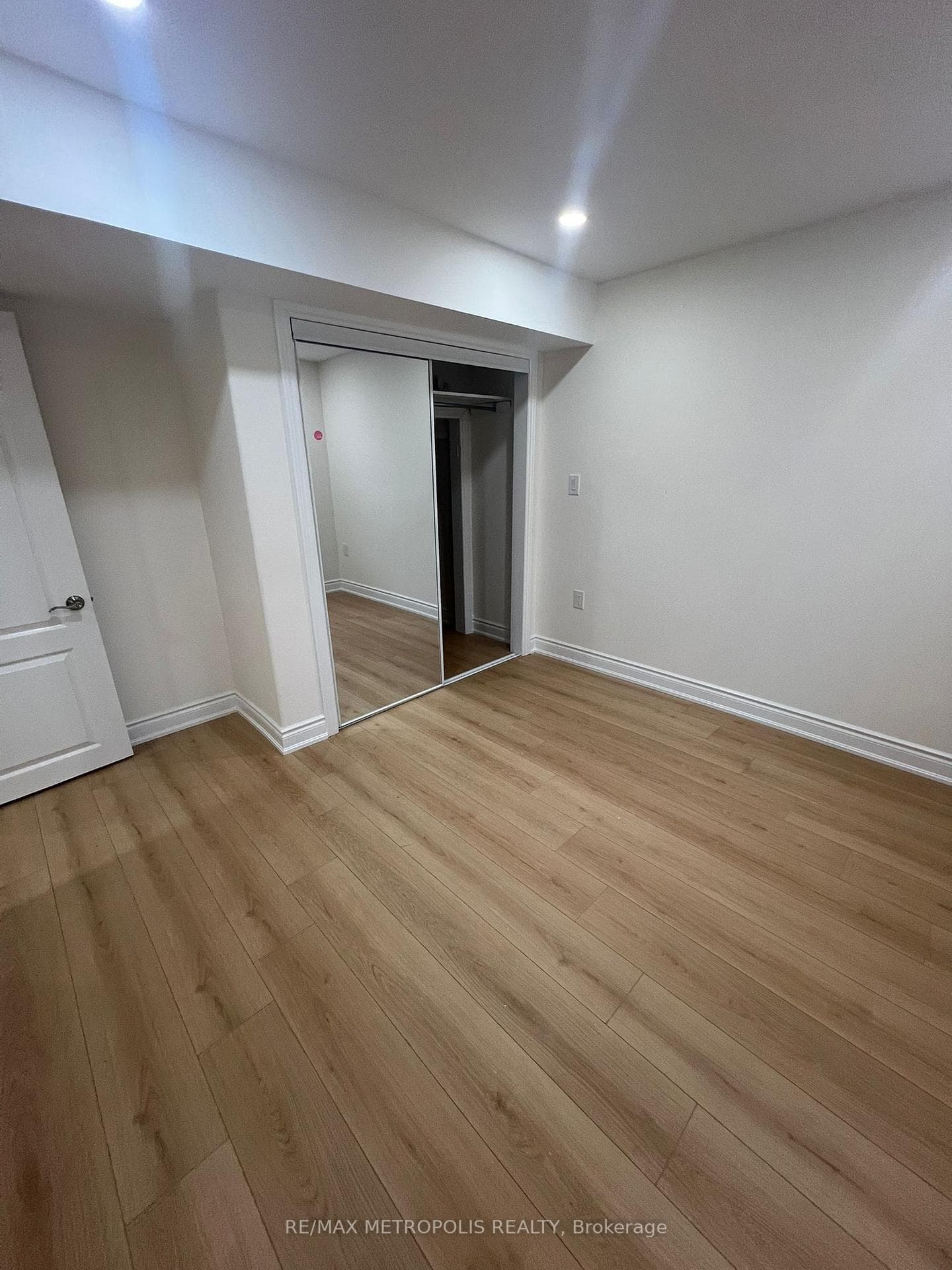 39 Royal Links Circle Unit Bsmt photo 8