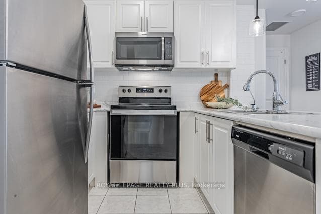 2338 Taunton Road Unit 204 photo 11