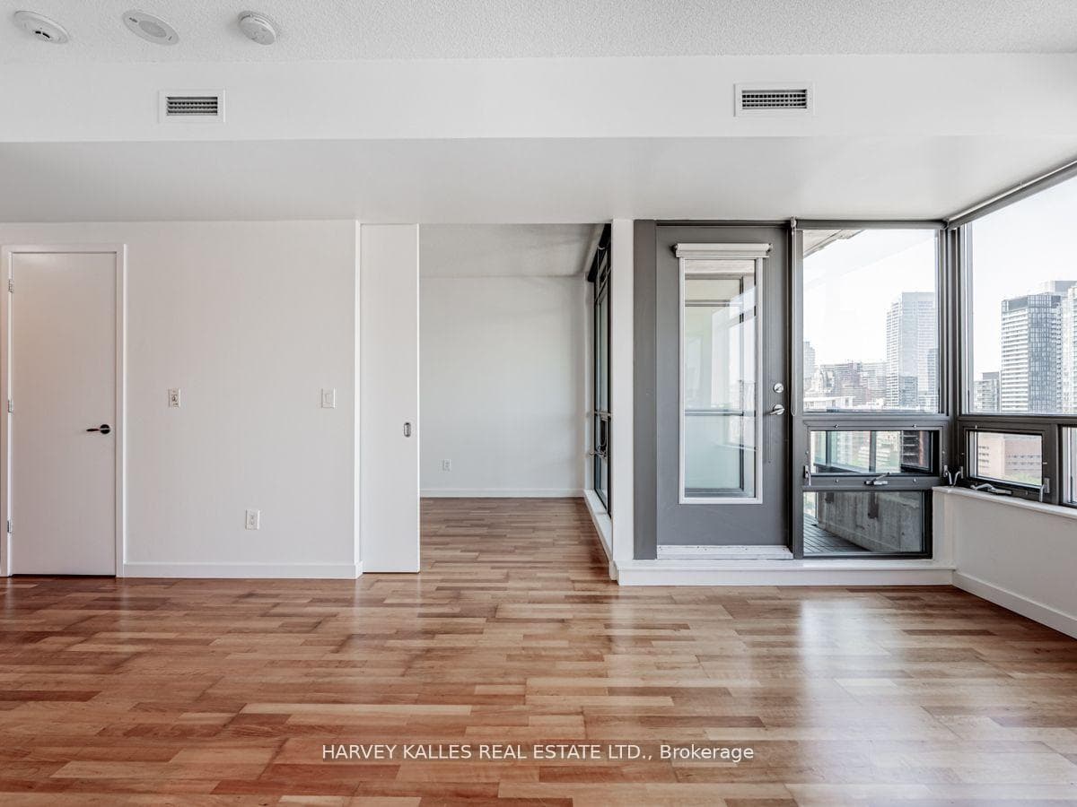 285 Mutual Street Unit 1803 photo 13