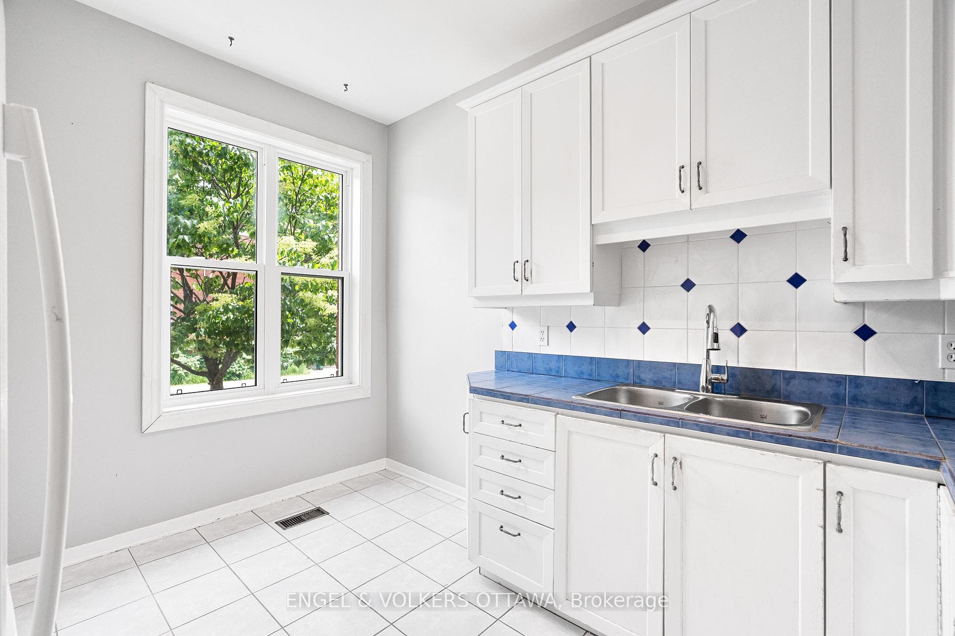 293 Somerset Street photo 10