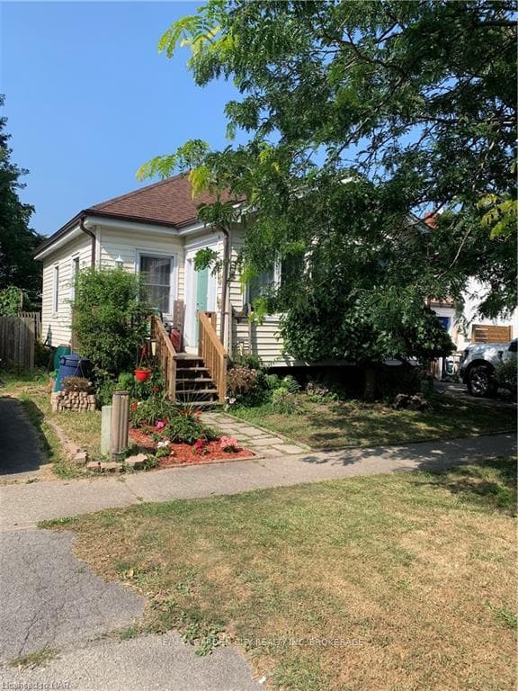 47 ELIZABETH Street photo 1