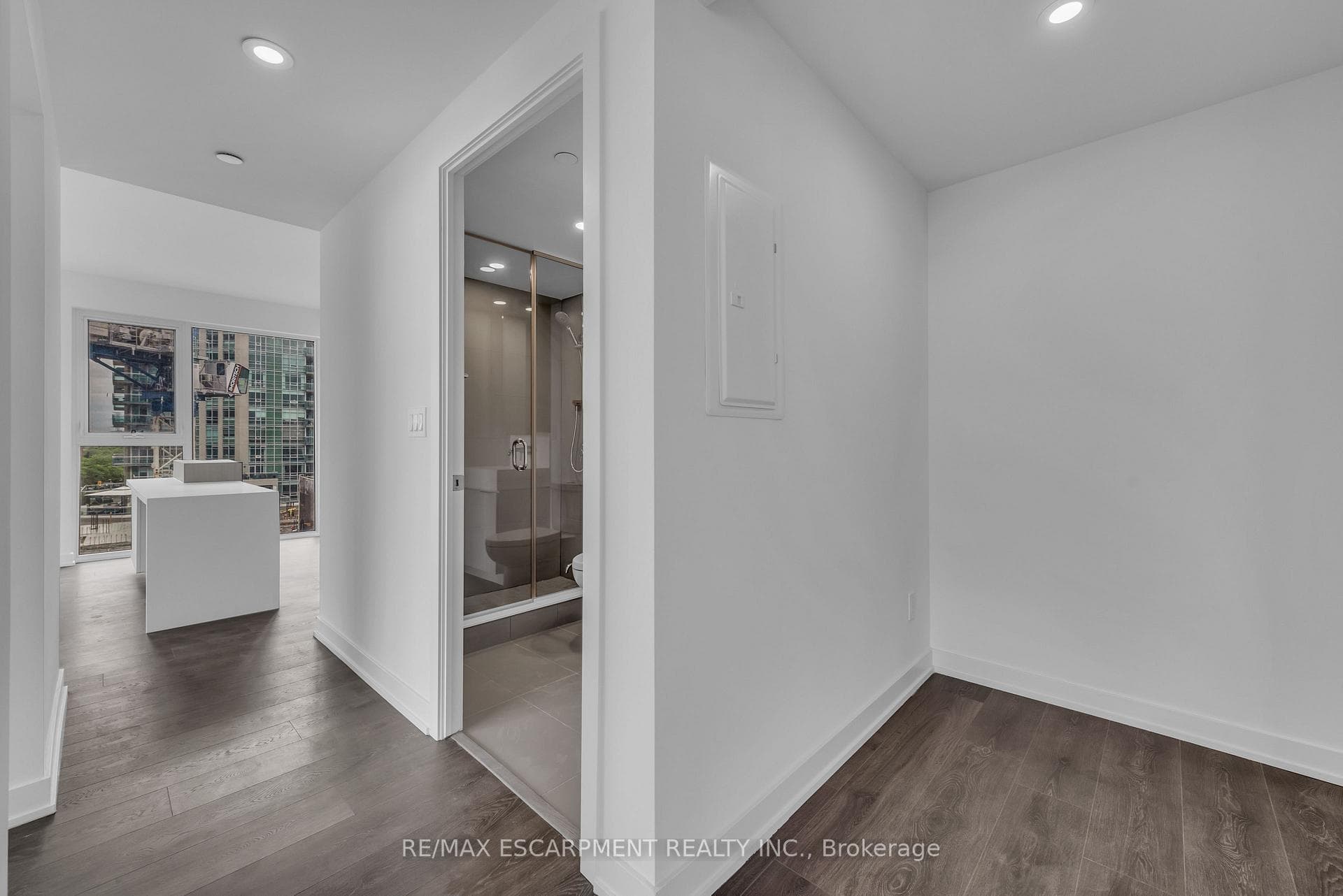 370 Martha Street Unit 507 photo 4
