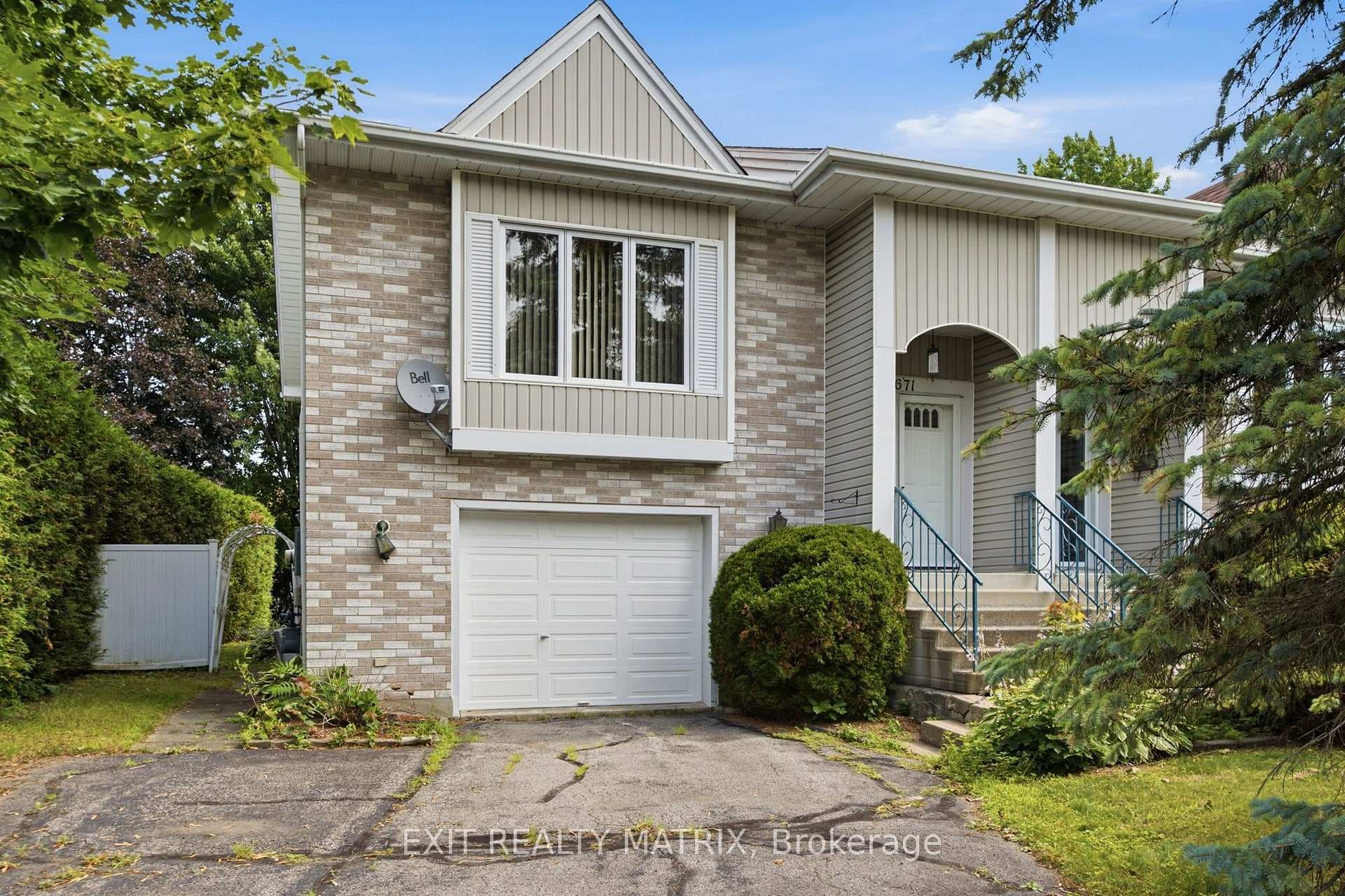 671 Berthiaume Street photo 1