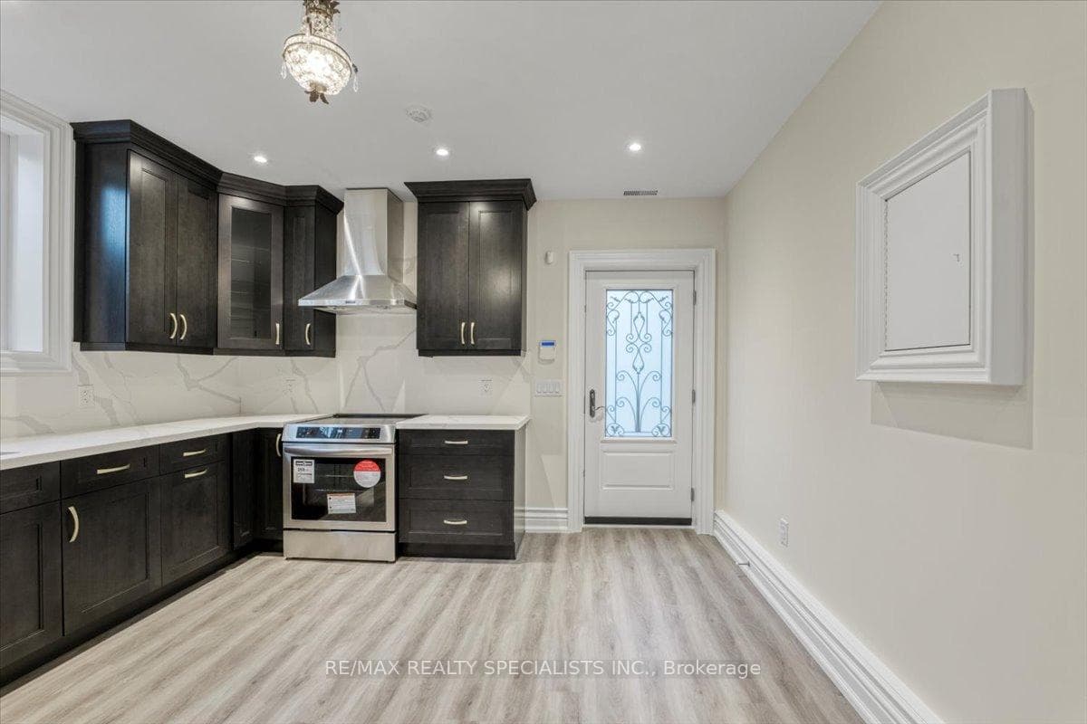 61 Delroy Drive Unit Lower Level photo 17