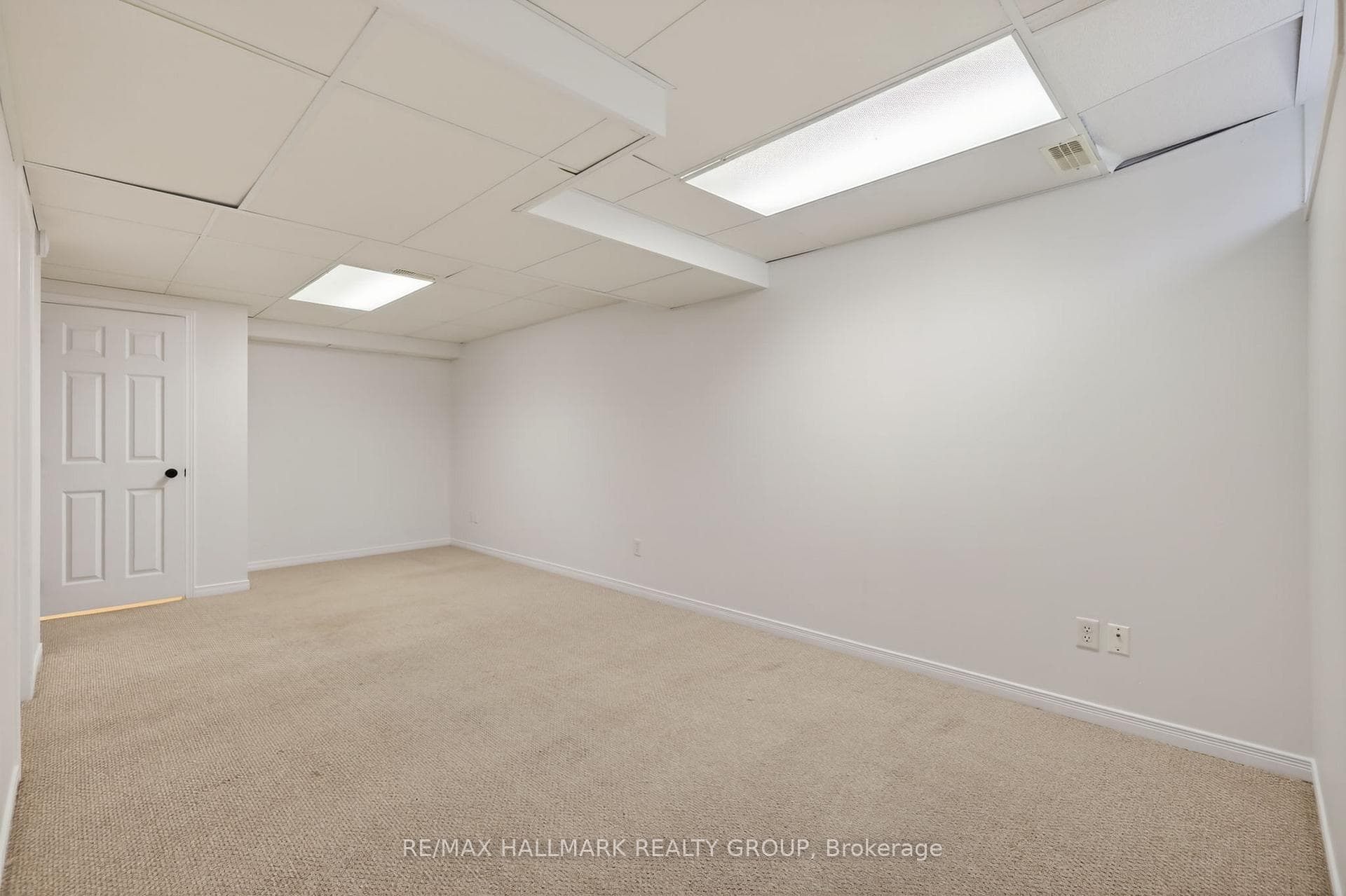 130 College Circle photo 37