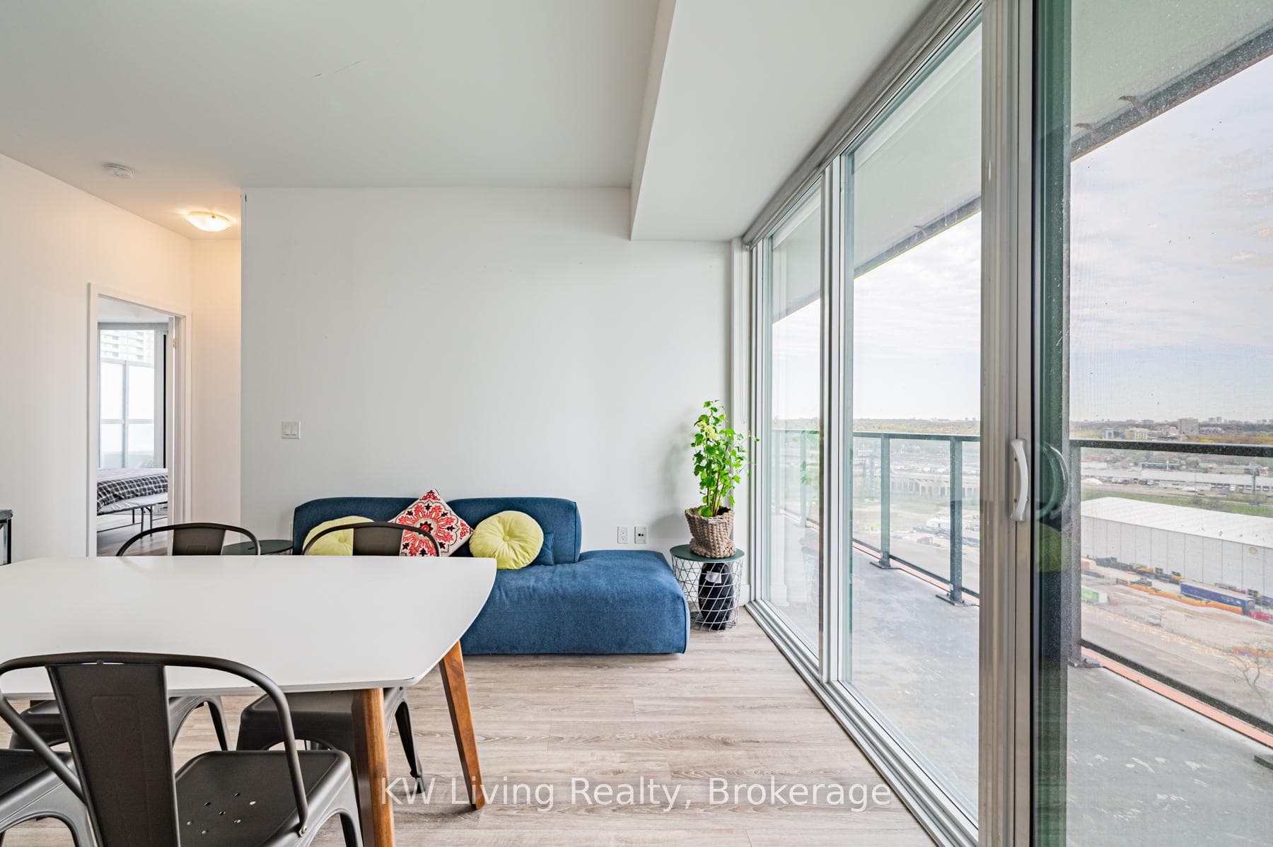 30 Shore Breeze Drive Unit 1713 photo 3