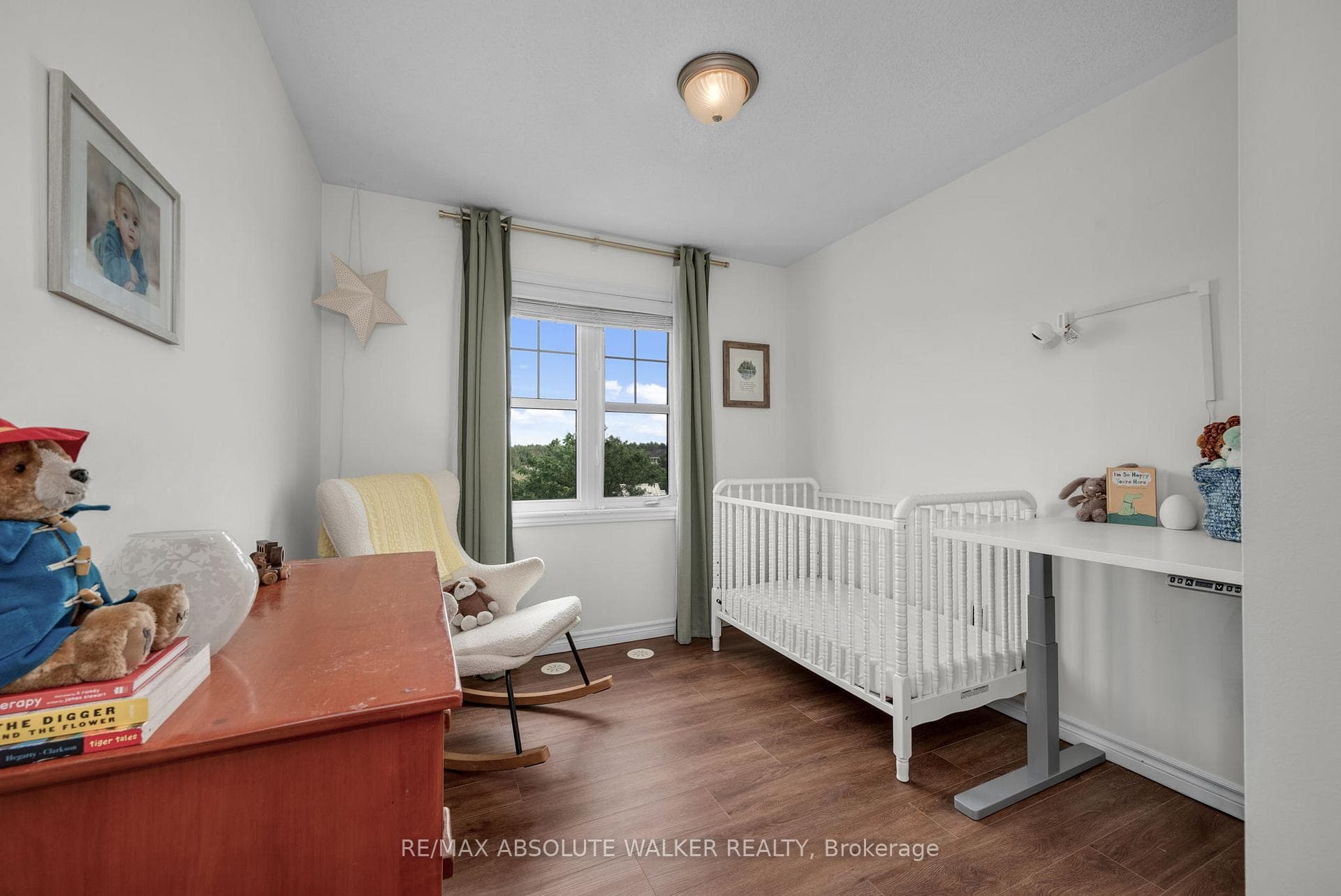 156 Sunshine Crescent photo 22