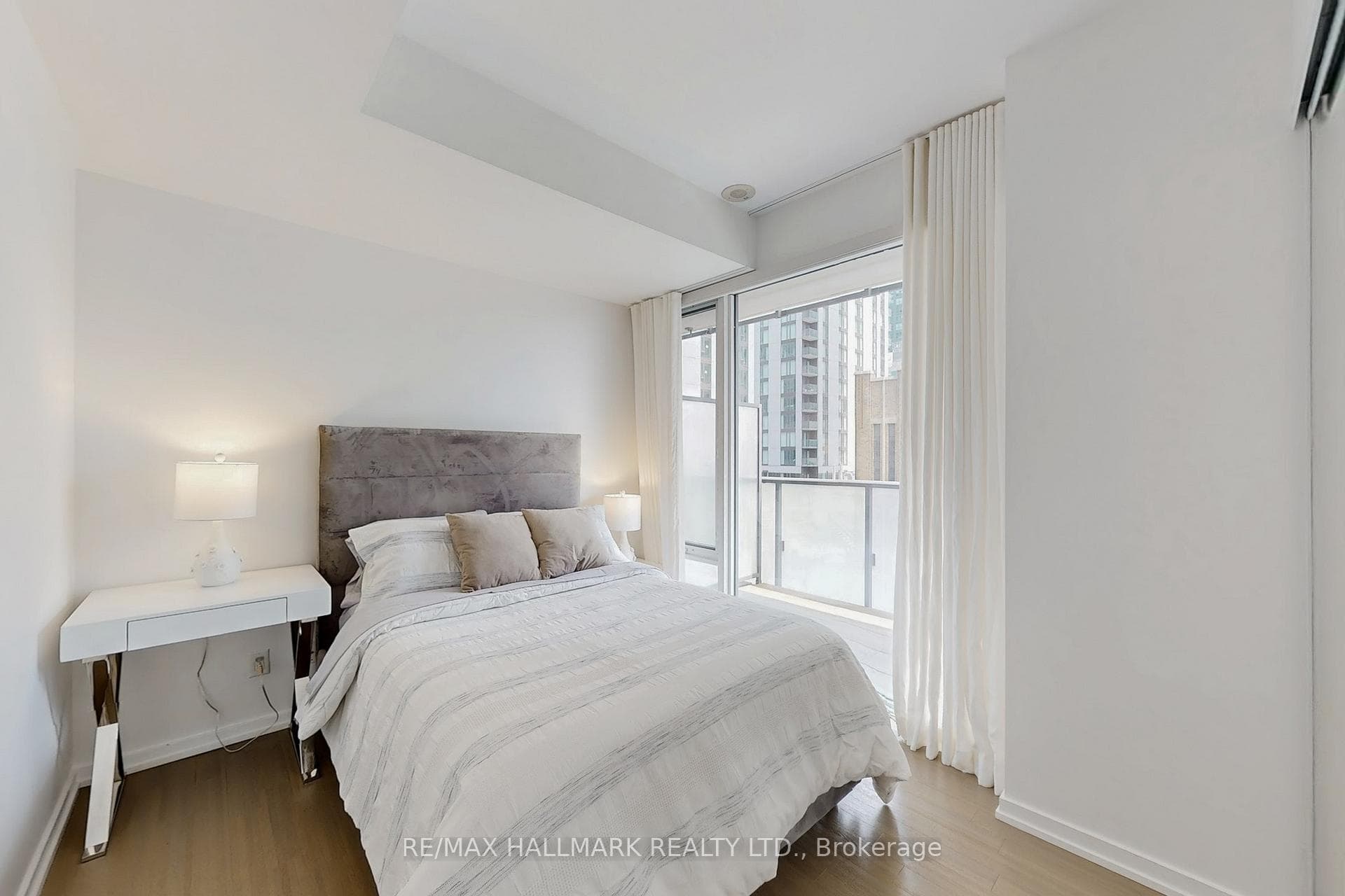 101 Peter Street Unit 1409 photo 18