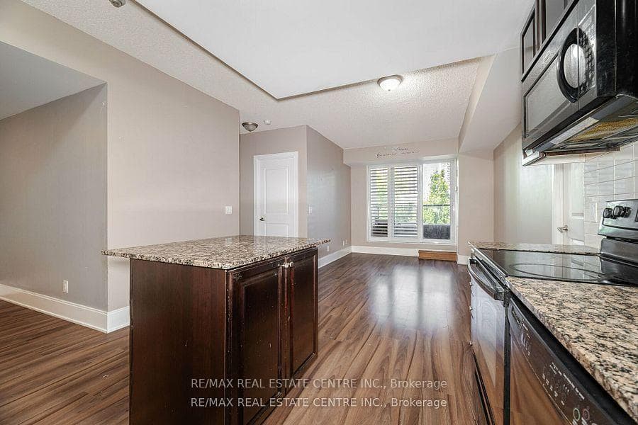330 Burnhamthorpe Road Unit 204 photo 13